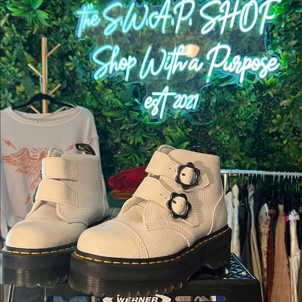 Doc Dr. Martens Air Wair DEVON Flower Buckle White Leather Platform Boots Wm's - Picture 6 of 11